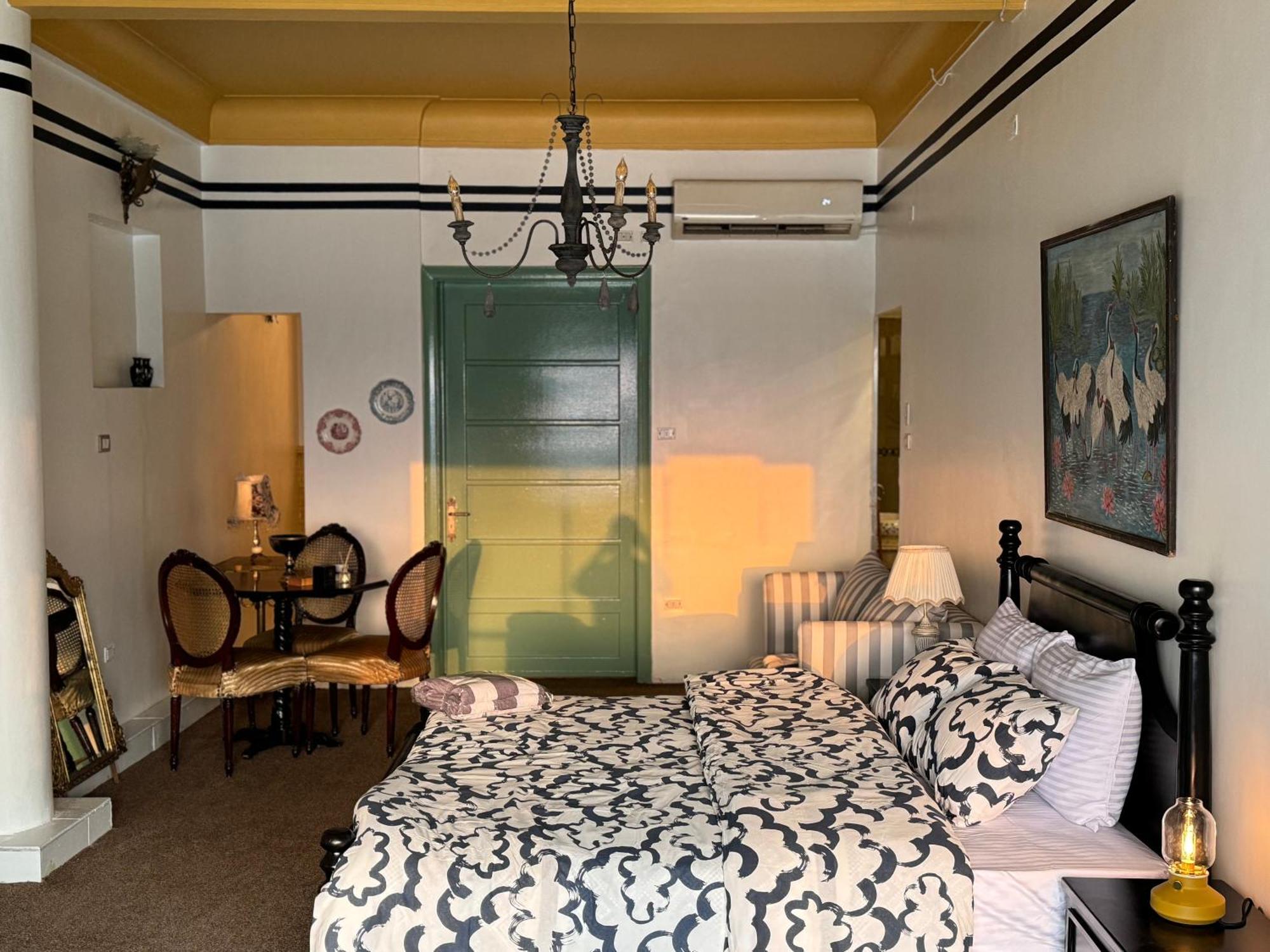 Retro Nile View Apartment Cairo